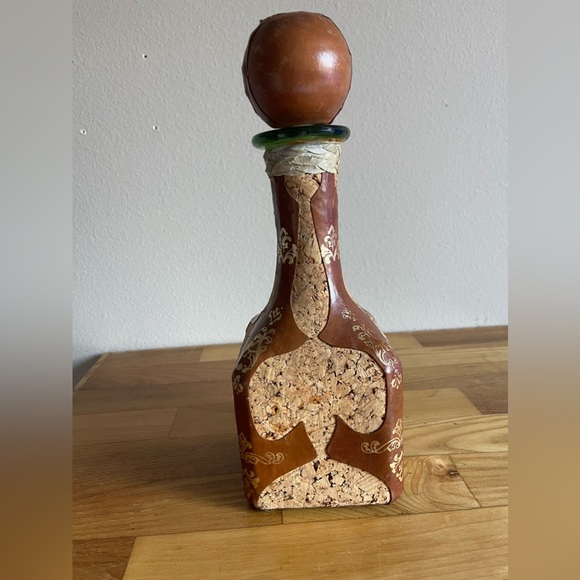 Vintage Leather and Cork Decanter - Made in Italy - Picture 3 of 6